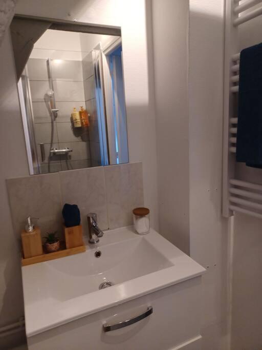 Apartamento Le Citadin Aeroport Beauvais Paris Exterior foto